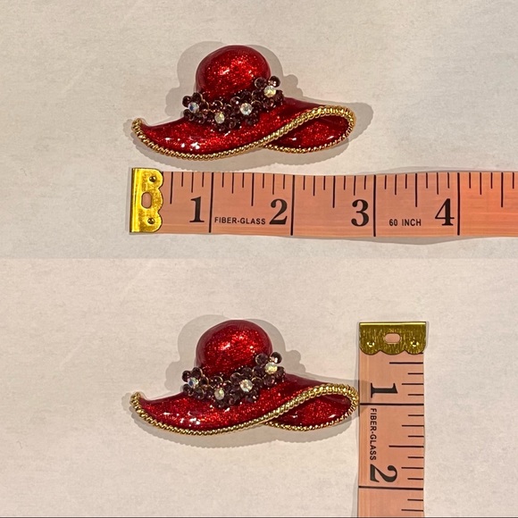 TWO RED AND GOLD HAT SHAPED PIN/BROOCH - Picture 7 of 8